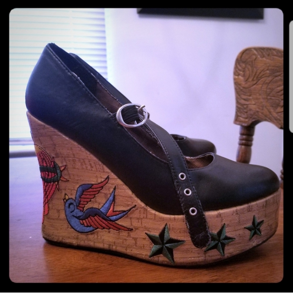 Penthouse platform wedges
